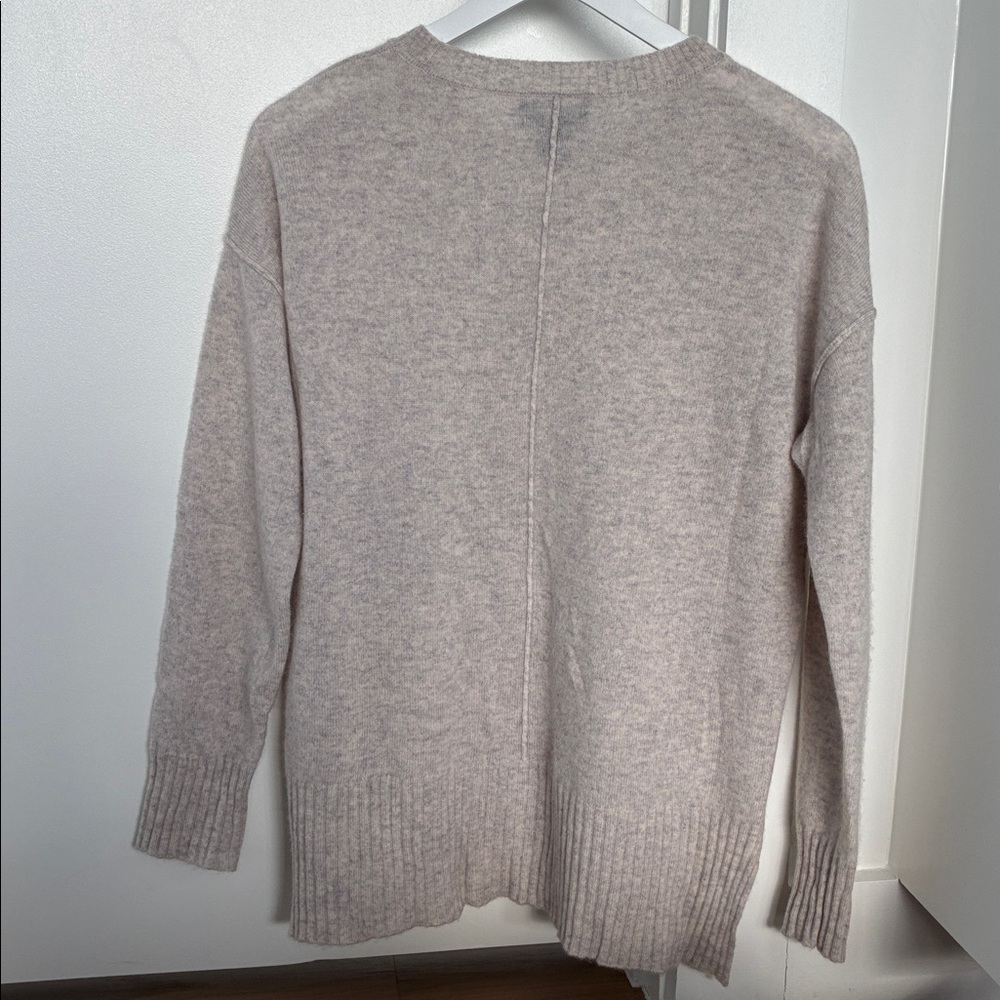 Bloomingdale's Pale Heather Gray Crewneck Sweater - Picture 2 of 5